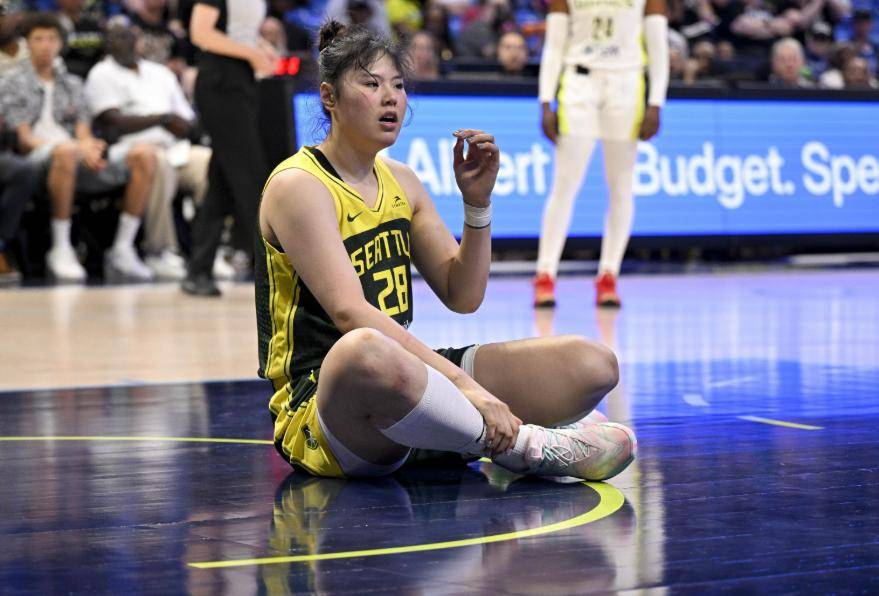 爱游戏体育-WNBA飞翼队86-83送太阳队五连败，李月汝11分9篮板3助攻1抢断