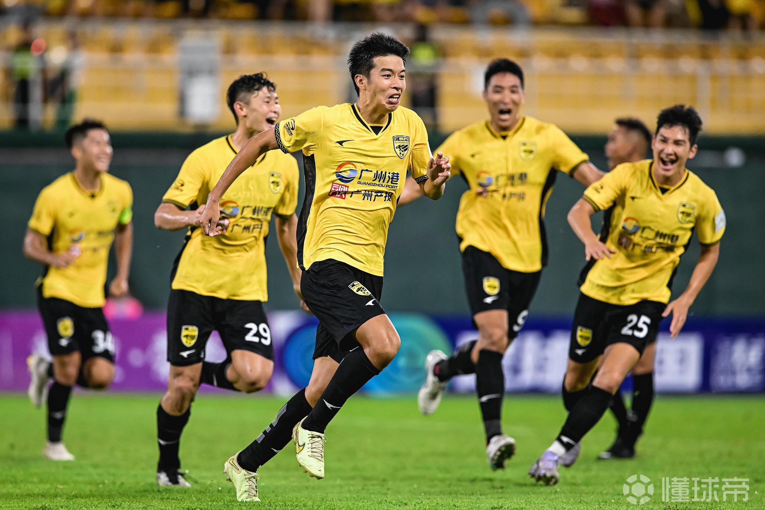爱游戏体育-随着广州豹0-1，南京1-0，大连2-1逆转青岛，中甲最新积分的简单介绍