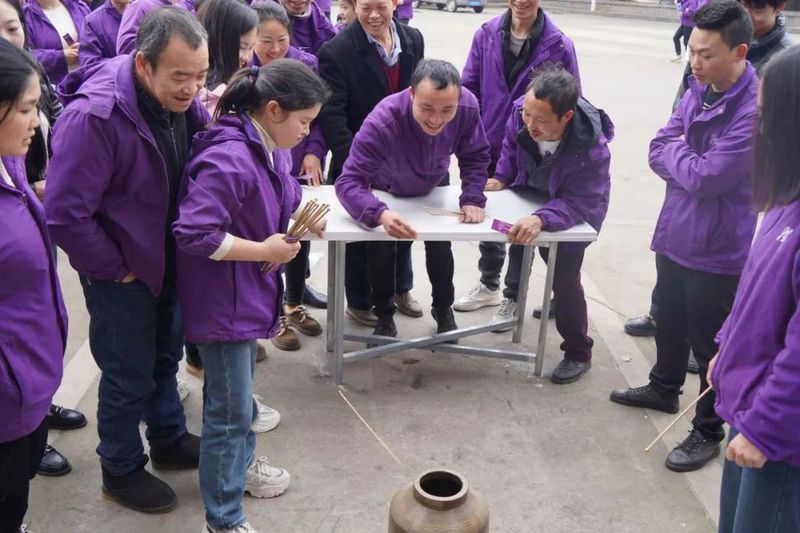 爱游戏体育-艰难比拼中体现团队意识与拼搏精神